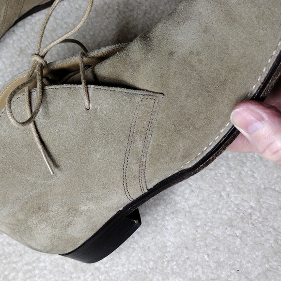 Banana Republic men's light tan suede Chukka boots. Size 9 - Picture 5 of 14